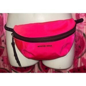 🩷🖤 Michael Kors Studded Belt Bag